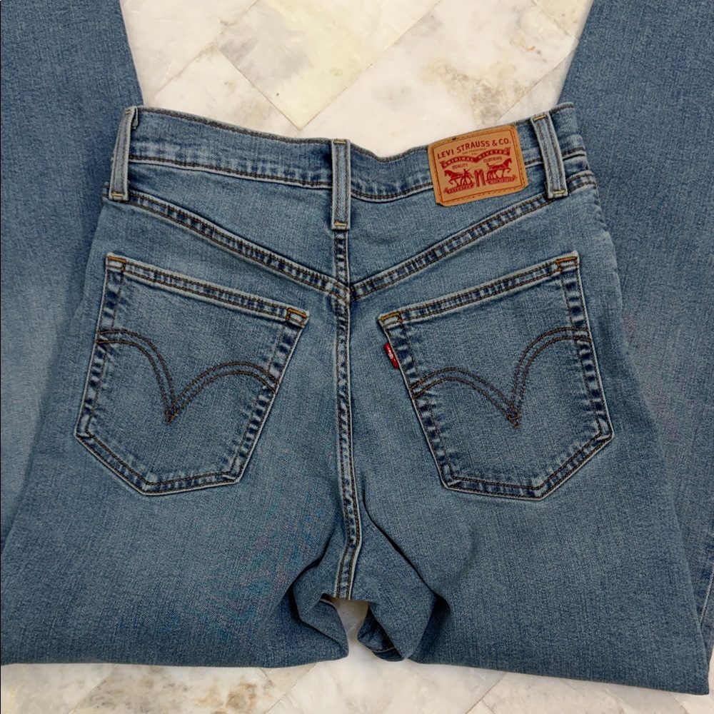 Levi's Classic Straight Fit Denim Jeans - Picture 2 of 5